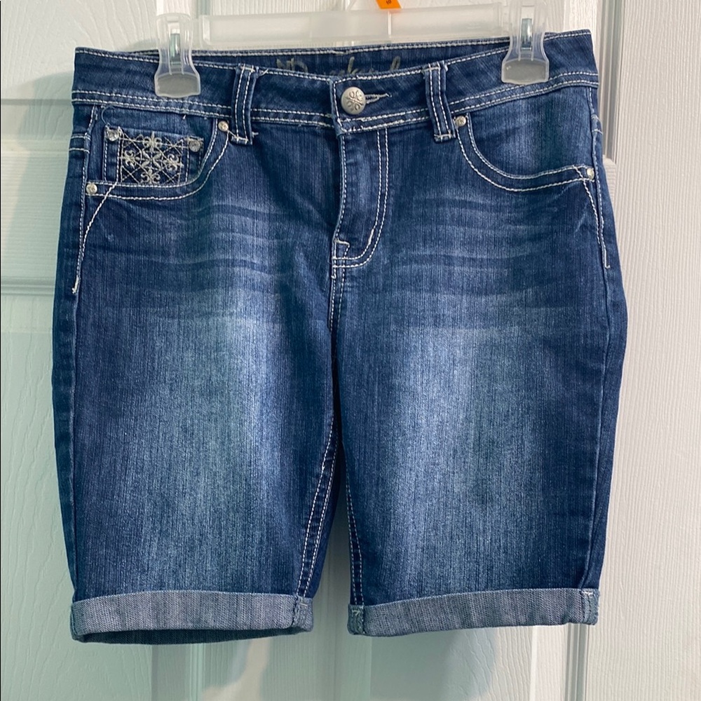 New Directions Women's Denim Shorts
Like new Size 6
